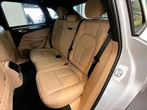 Used 2025 Porsche Macan image 38