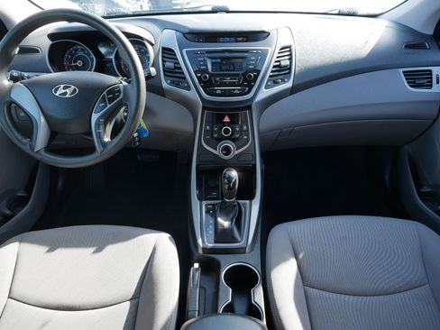 Used 2016 Hyundai Elantra SE image 10