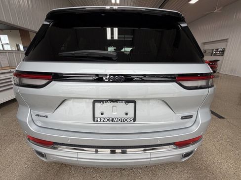 Used 2022 Jeep Grand Cherokee Overland AWD/4WD image 32
