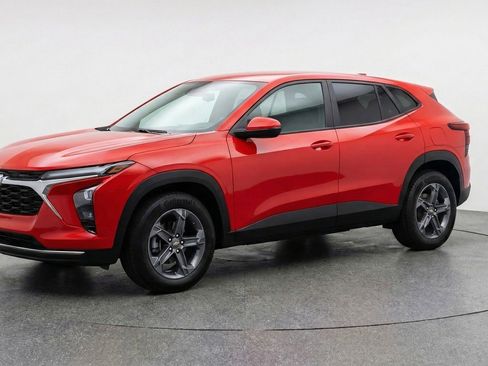Used 2025 Chevrolet Blazer LT FWD image 3