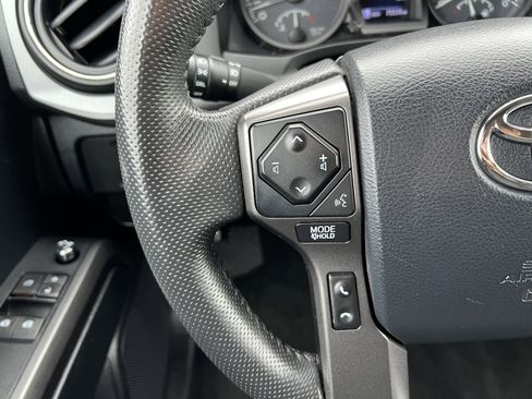 Used 2016 Toyota Tacoma TRD Sport w/ Towing Package image 27