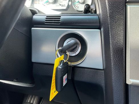 Used 2005 Ford Thunderbird image 24