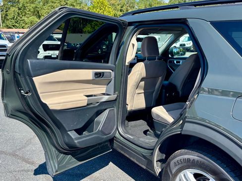 Used 2022 Ford Explorer XLT image 18