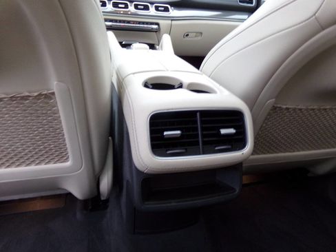 Used 2020 Mercedes-Benz GLS 450 4MATIC image 27