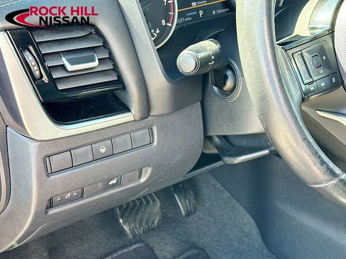 Used 2023 Nissan Rogue SL w/ SL Premium Package image 10