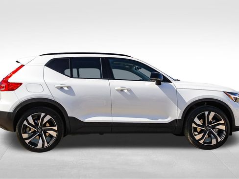 New 2026 Volvo XC40 B5 Ultra w/ Climate Package AWD/4WD image 4