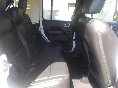 Used 2018 Jeep Wrangler Unlimited Sahara AWD/4WD image 14