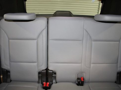Used 2022 Chevrolet Tahoe LT w/ Luxury Package RWD image 32