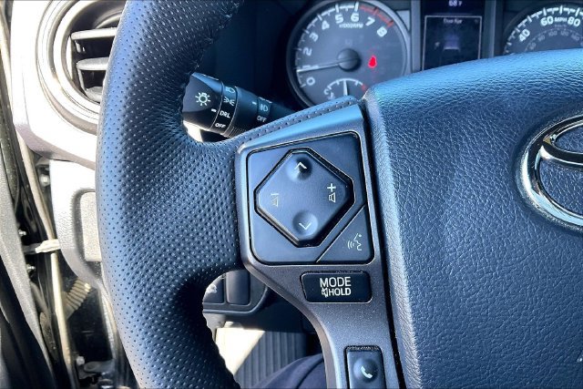 Used 2019 Toyota Tacoma TRD Sport w/ Technology Package AWD/4WD image 20
