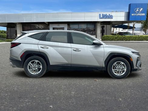 New 2026 Hyundai Tucson SE image 8