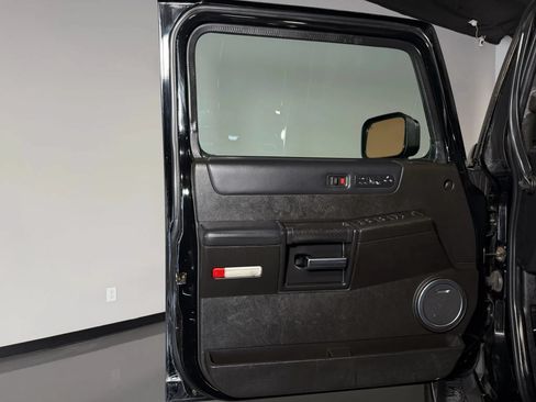 Used 2005 HUMMER H2 w/ Preferred Equipment Group AWD/4WD image 26