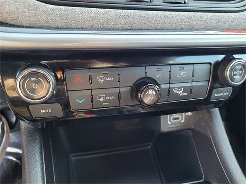 Used 2024 Jeep Compass Latitude image 20