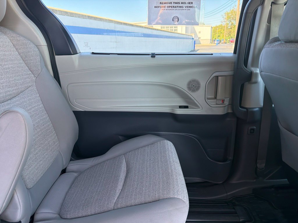 Used 2023 Toyota Sienna LE FWD image 19