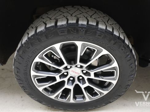 Used 2025 GMC Yukon Denali w/ Sun & Power Step Package AWD/4WD image 30