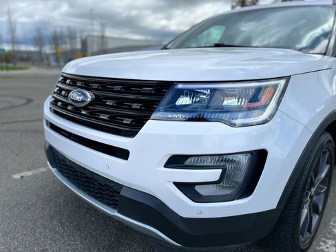 Used 2017 Ford Explorer XLT w/ Equipment Group 202A FWD image 28