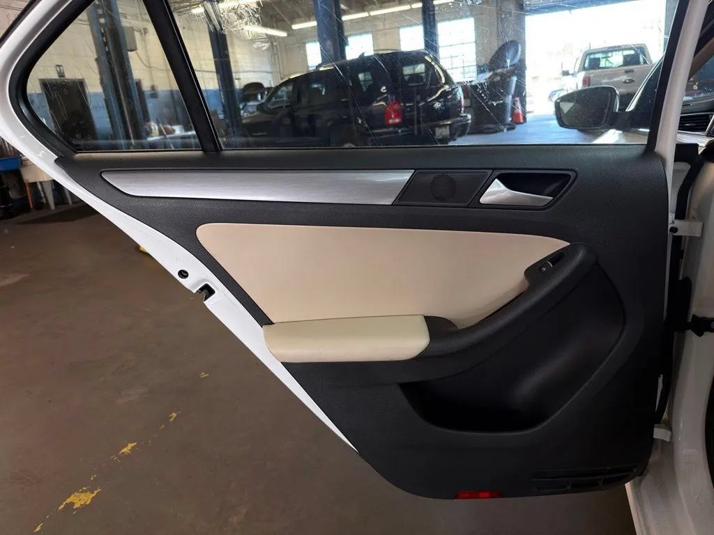 Used 2014 Volkswagen Jetta TDI FWD image 22