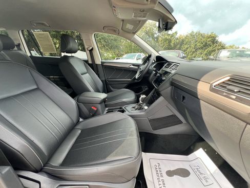 Used 2024 Volkswagen Tiguan SE image 35