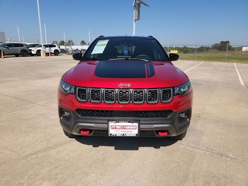 Used 2025 Jeep Compass Trailhawk image 9
