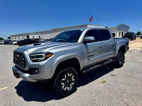 Used 2020 Toyota Tacoma TRD Sport w/ Technology Package AWD/4WD image 1
