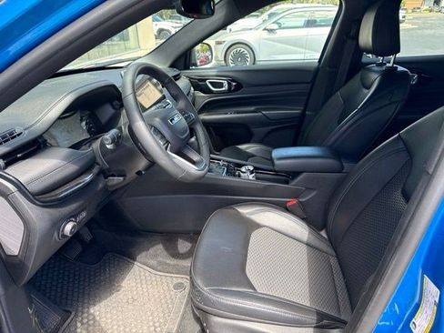 Used 2025 Jeep Compass Latitude w/ Convenience Group AWD/4WD image 9