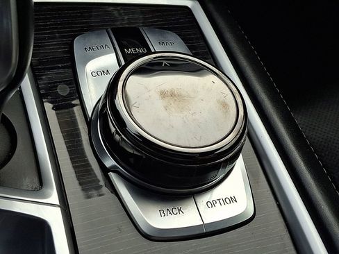 Used 2019 BMW 750i w/ Luxury Rear Seating Package image 25