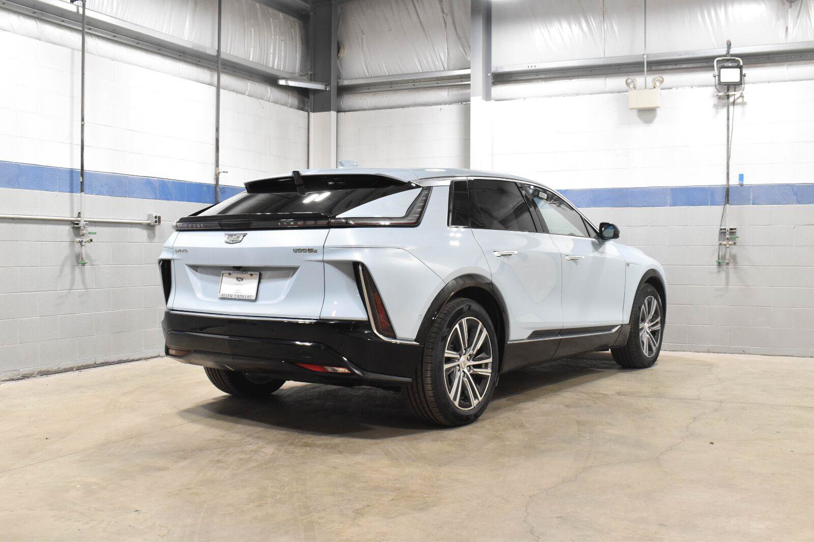 Certified 2024 Cadillac Lyriq Sport w/ LPO, Floor Liner Package AWD/4WD image 25