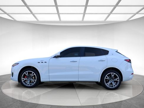 Used 2023 Maserati Levante GT AWD/4WD image 4