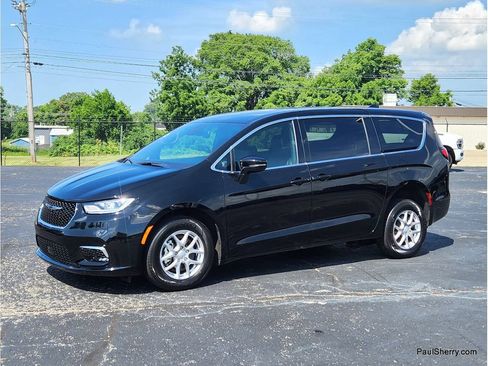 Used 2025 Chrysler Pacifica Select FWD image 21