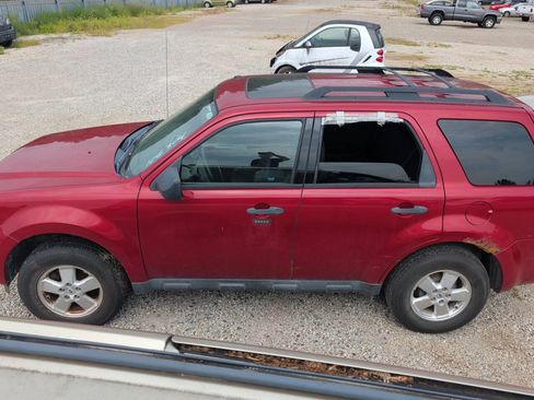 Used 2011 Ford Escape XLT w/ 203A Rapid Spec Order Code FWD image 2