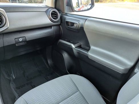 Used 2016 Toyota Tacoma SR5 image 17