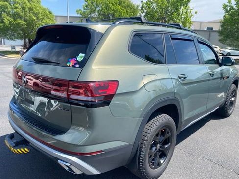 Used 2024 Volkswagen Atlas Peak Edition SEL AWD/4WD image 4