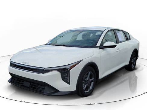 Used 2025 Kia K4 FWD image 3