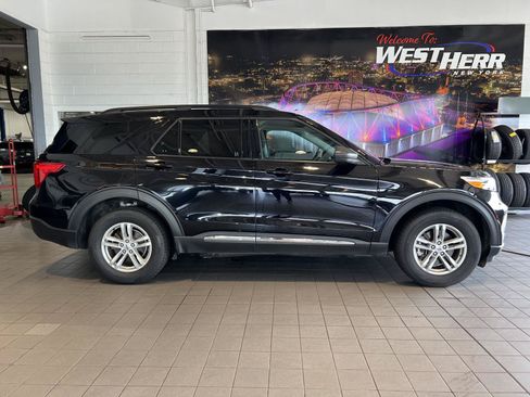 Used 2024 Ford Explorer XLT AWD/4WD image 8