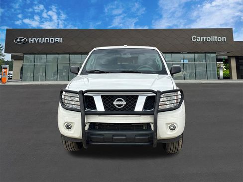 Used 2015 Nissan Frontier Desert Runner image 2