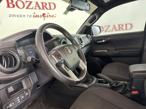 Used 2018 Toyota Tacoma TRD Off-Road image 12