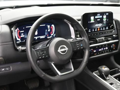 Used 2025 Nissan Pathfinder Platinum w/ Cargo Package image 7