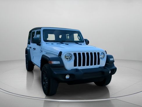 Used 2024 Jeep Wrangler Unlimited Sport AWD/4WD image 5