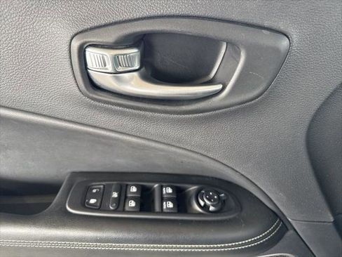 Certified 2021 Jeep Compass Latitude image 16