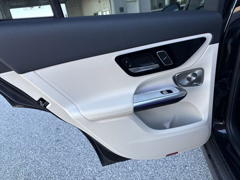 Certified 2025 Mercedes-Benz GLC 300 image 18