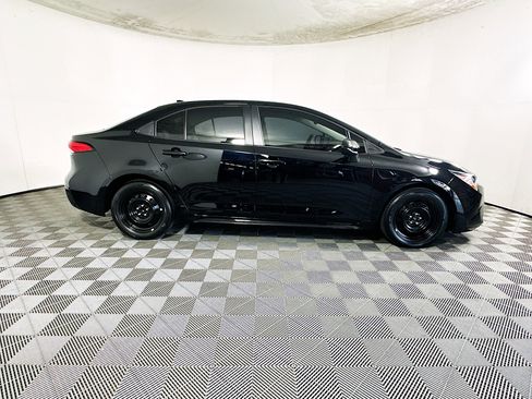 Used 2024 Toyota Corolla LE image 2