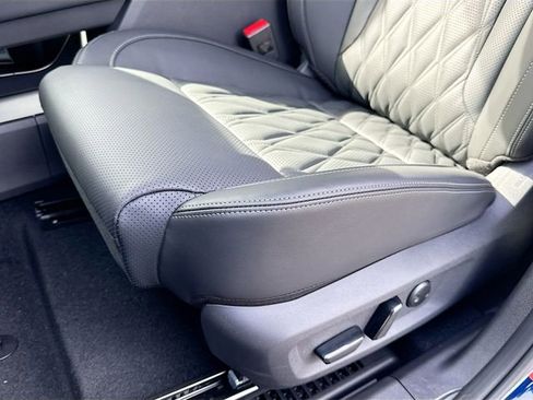 New 2026 Nissan Rogue Platinum image 7