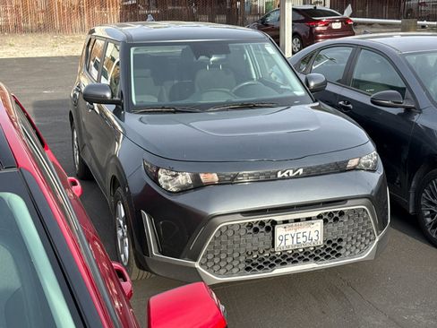 Used 2023 Kia Soul S image 2