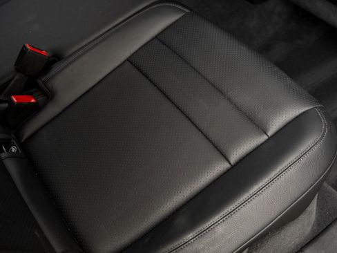 Certified 2024 Porsche Cayenne AWD/4WD image 40