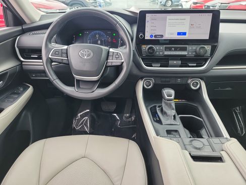 Used 2024 Toyota Grand Highlander XLE image 10