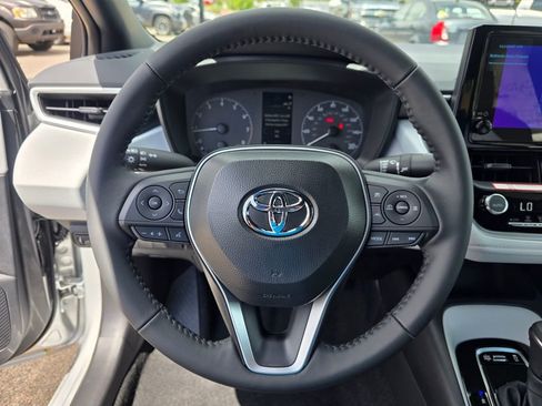 Used 2025 Toyota Corolla SE image 12