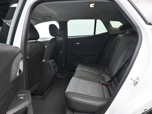 Used 2025 Chevrolet Trax LT w/ LT Convenience Package FWD image 28