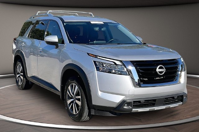 Used 2024 Nissan Pathfinder SL FWD image 10
