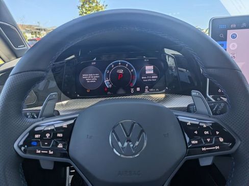 Used 2025 Volkswagen Golf R Black Edition image 27