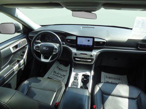 Used 2022 Ford Explorer XLT w/ Equipment Group 202A image 10