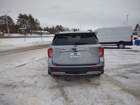 Used 2021 Ford Explorer XLT w/ Equipment Group 202A image 4